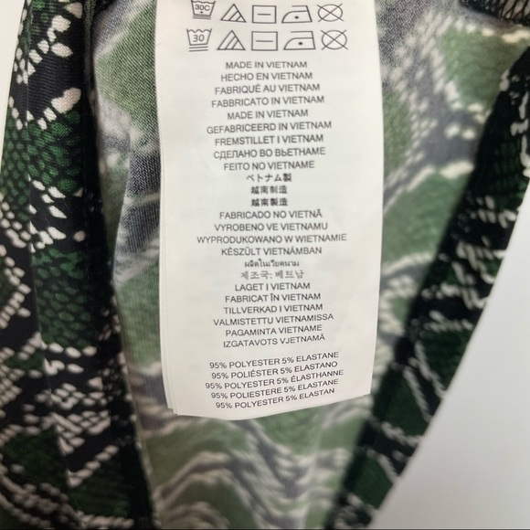 Michael Michael Kors Green Gold Snake print Cold shoulder Top size Small - Picture 7 of 8